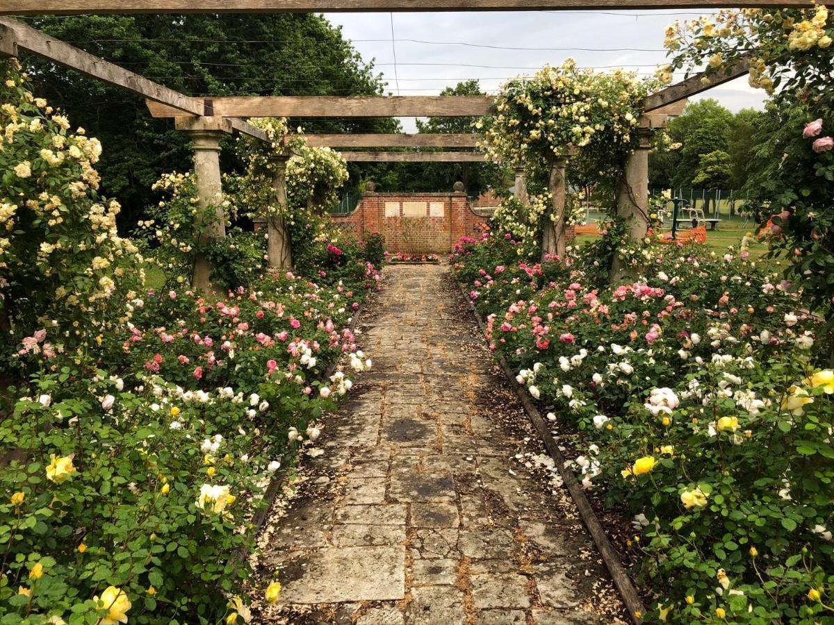 Secret Garden Glamping Hotel Lymington Exterior foto