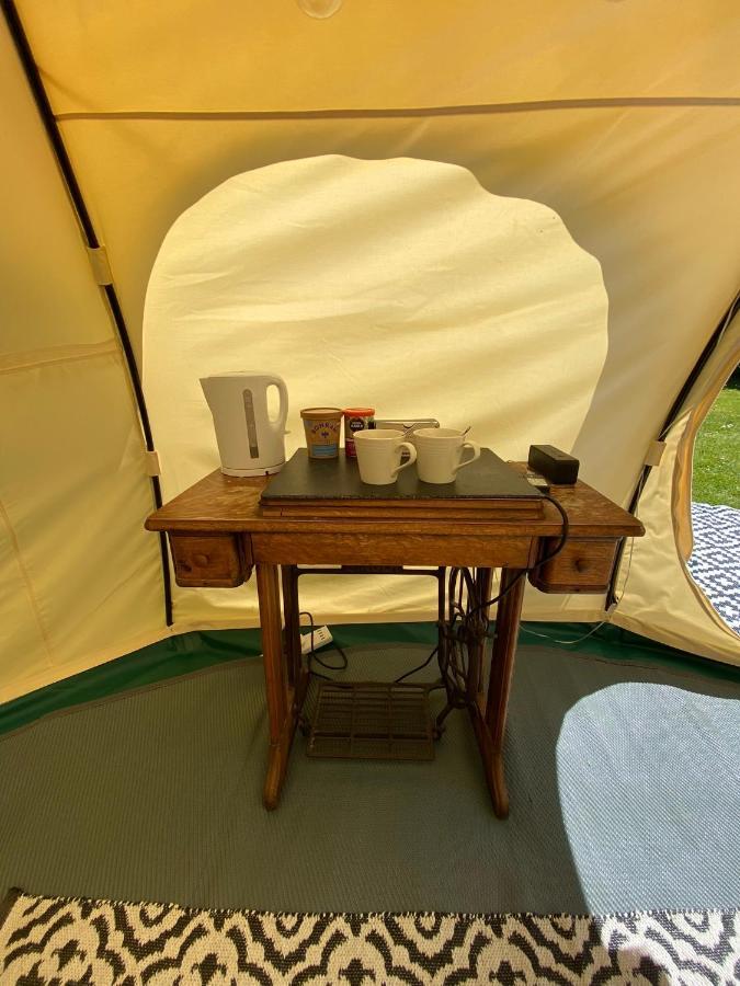Secret Garden Glamping Hotel Lymington Exterior foto