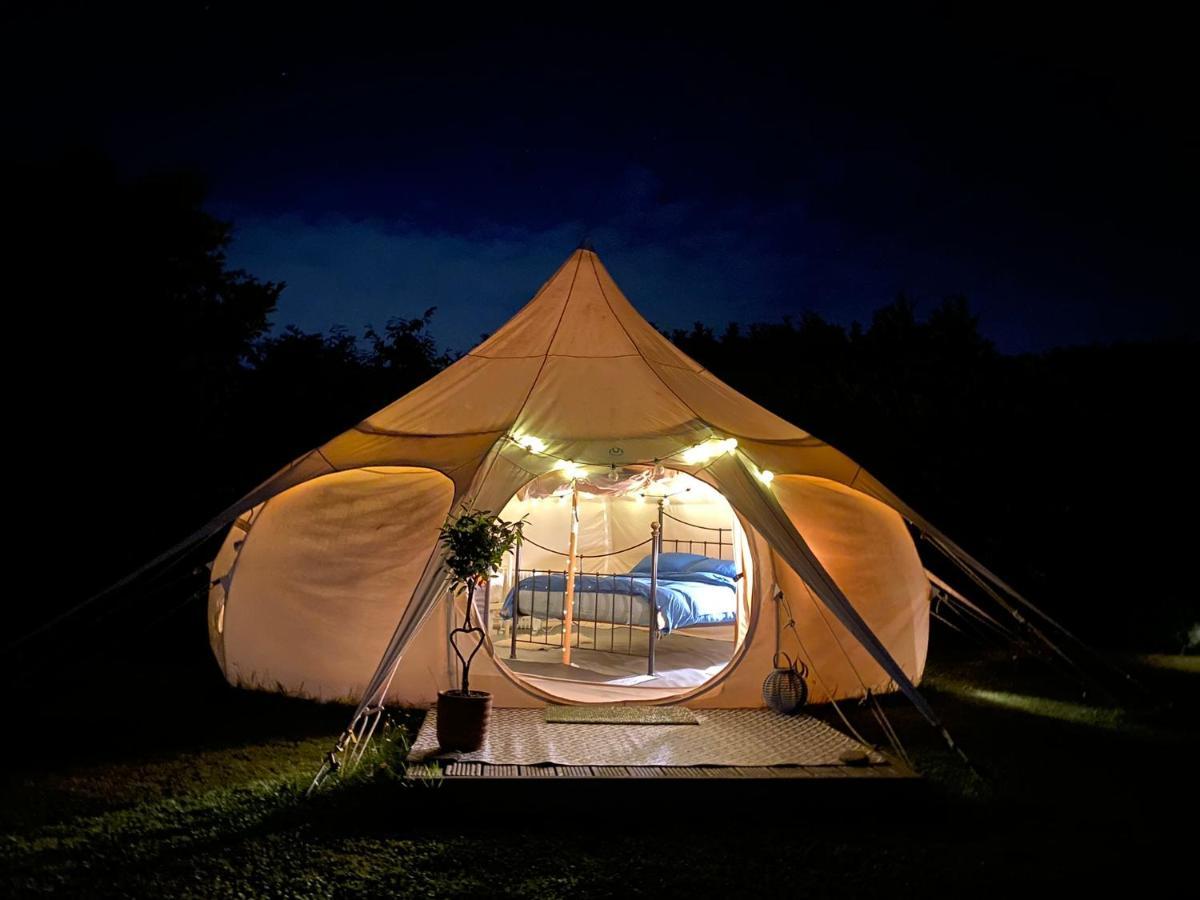 Secret Garden Glamping Hotel Lymington Exterior foto